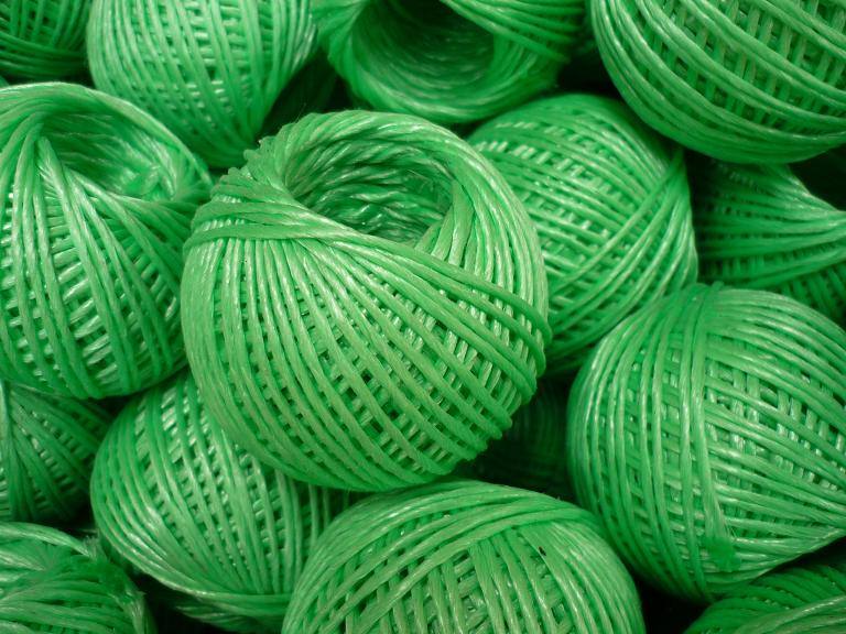 Green hollow-braided polypropylene rope skein, top view showing hollow core